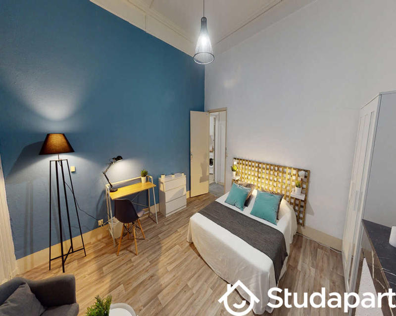 Chambre - 200 m² - 1 pièce