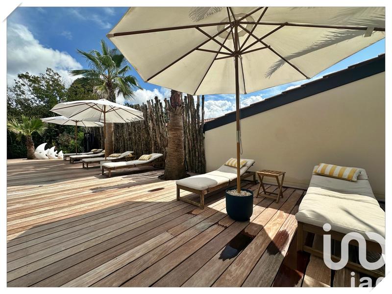 Maison - 250 m² - 7 pièces