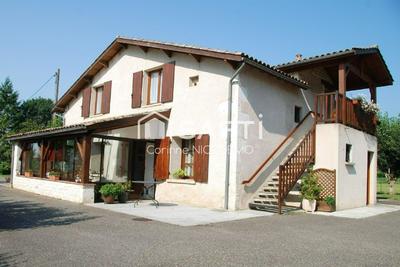 Maison - 219 m² - 9 pièces