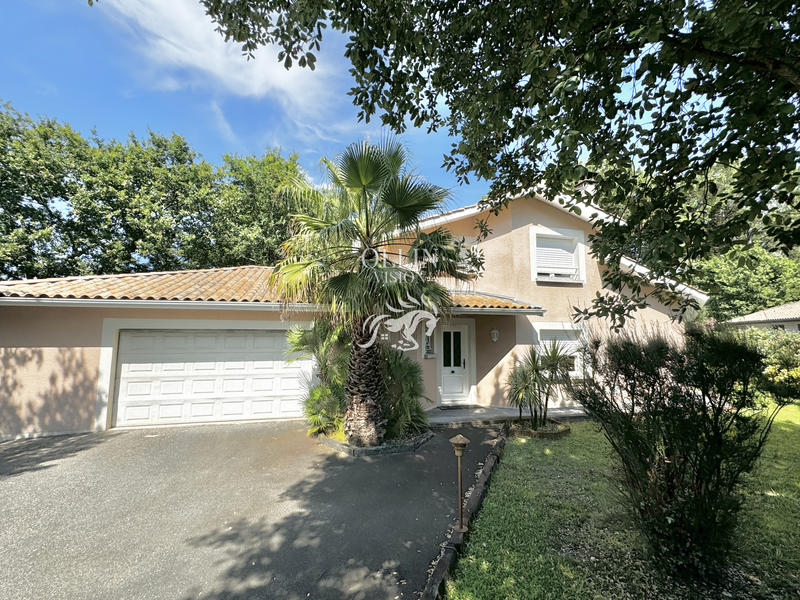 Villa - 185 m² - 6 pièces