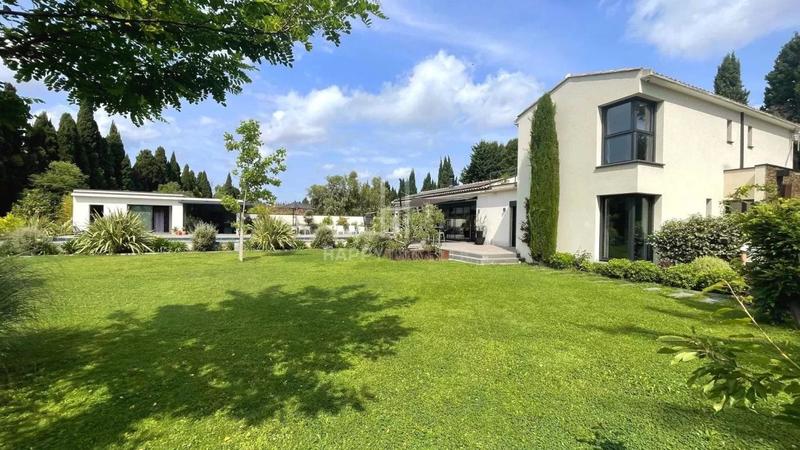 Propriété - 260 m² - 7 pièces