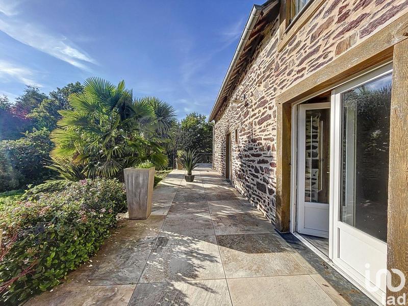 Maison - 403 m² - 11 pièces