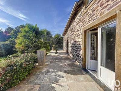 Maison - 403 m² - 11 pièces