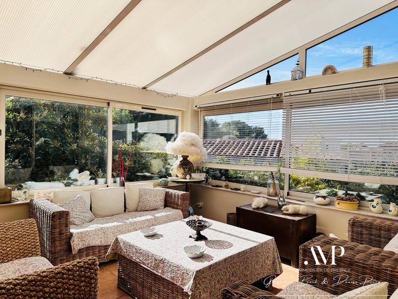 Propriété - 180 m² - 5 pièces