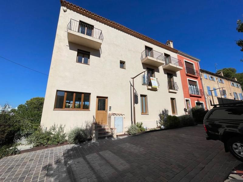 Appartement - 80 m² - 4 pièces