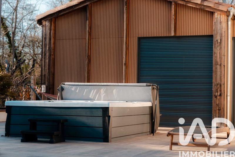 Maison - 395 m² - 12 pièces