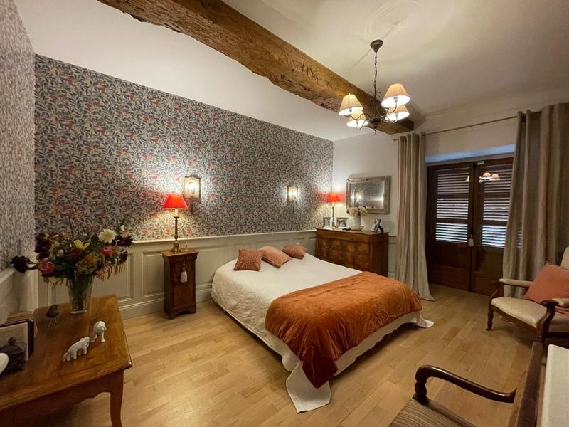 Maison - 201 m² - 8 pièces