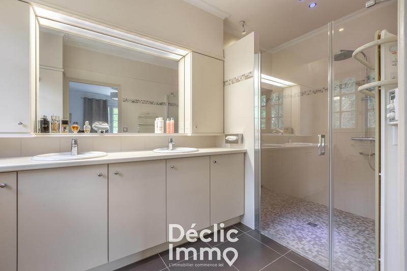 Maison - 290 m² - 7 pièces