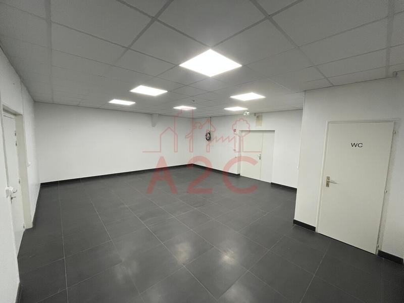Local d'activité / Entrepôt - 179 m²