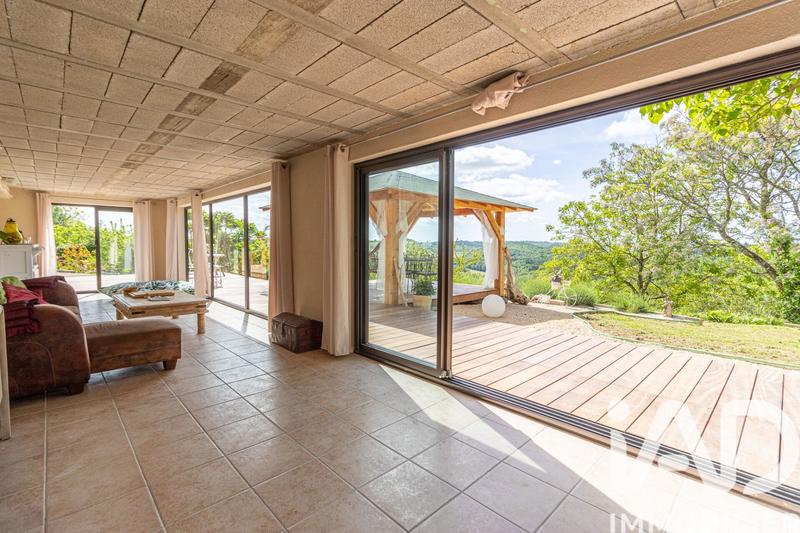 Maison - 220 m² - 5 pièces