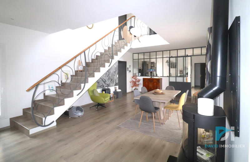 Villa - 297 m² - 8 pièces