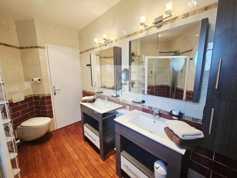 Maison - 176 m² - 7 pièces