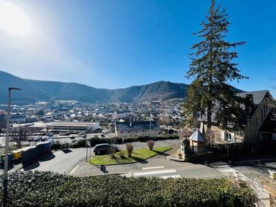 Maison - 232 m² - 11 pièces