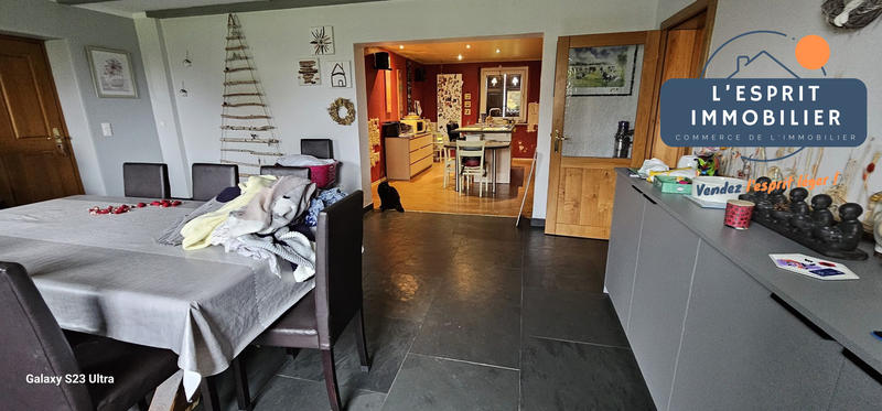 Maison - 250 m² - 8 pièces