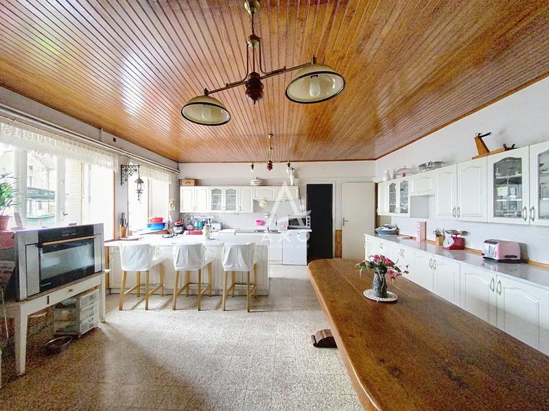 Maison - 371 m² - 15 pièces