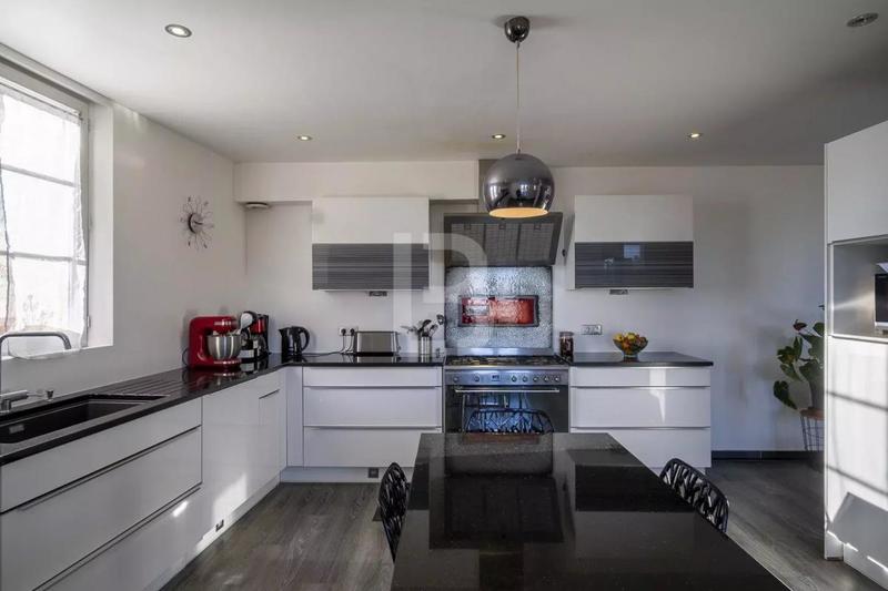 Mas - 220 m² - 6 pièces