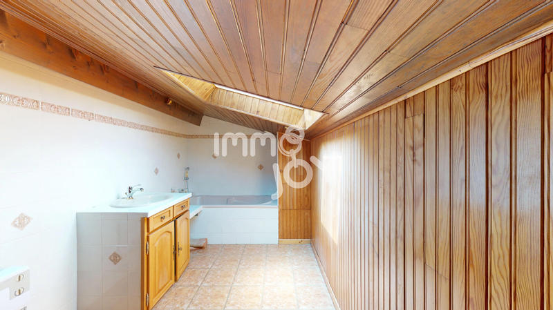 Maison - 231 m² - 7 pièces