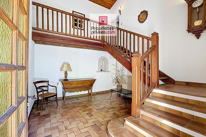 Maison - 185 m² - 9 pièces