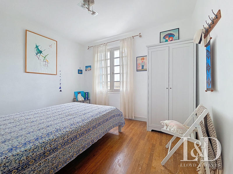 Maison - 230 m² - 8 pièces