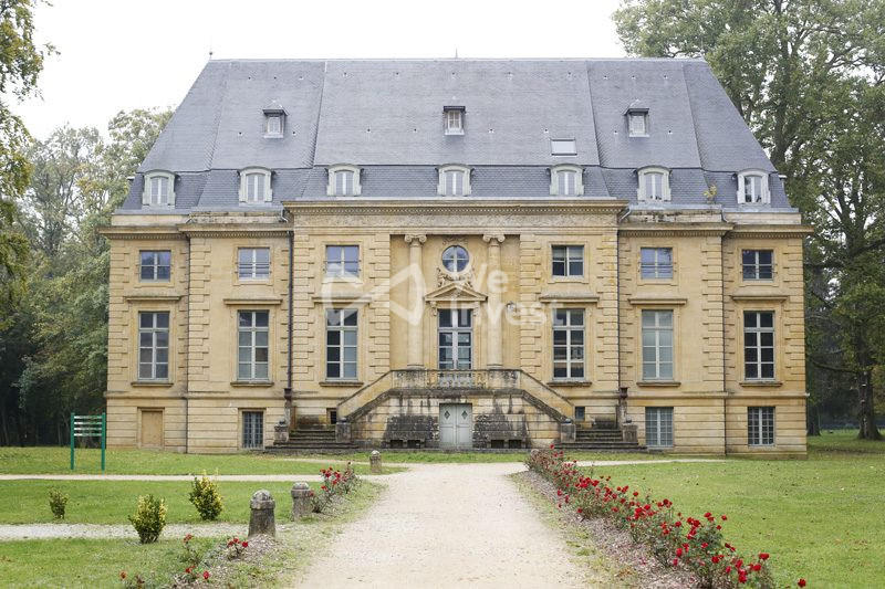 Château - 4 746 m² - 40 pièces