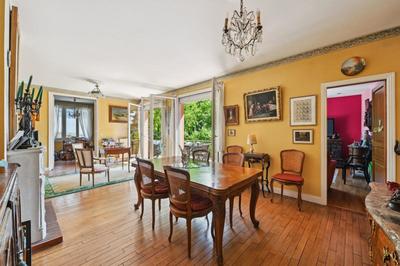 Maison - 220 m² - 8 pièces