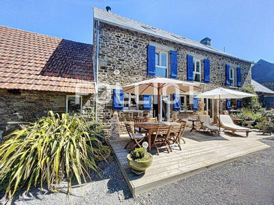 Maison - 243 m² - 8 pièces