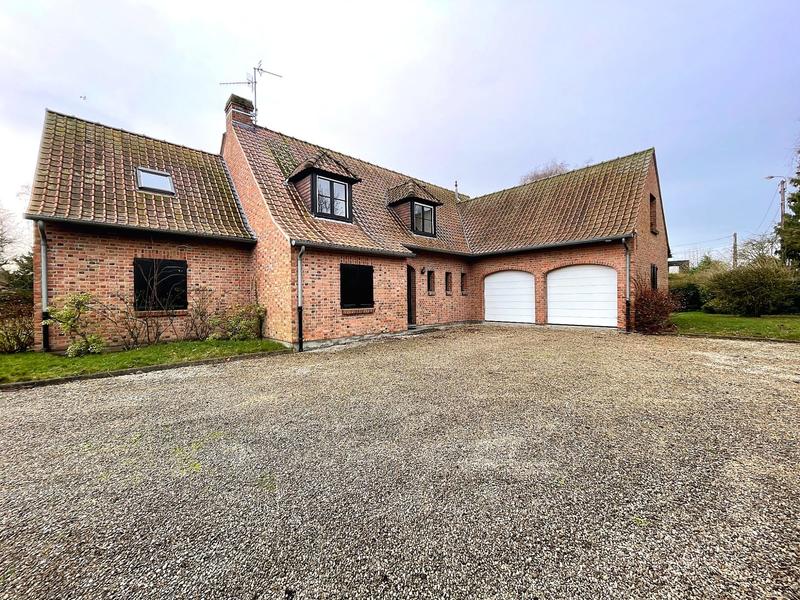 Maison - 205 m² - 8 pièces