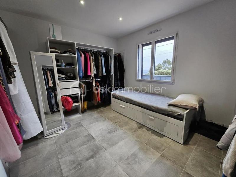 Maison - 210 m² - 10 pièces