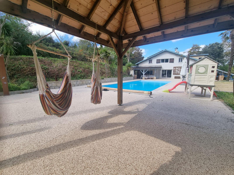 Maison - 262 m² - 8 pièces