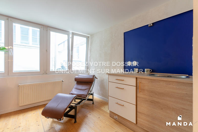 Chambre - 11 m² - 12 pièces