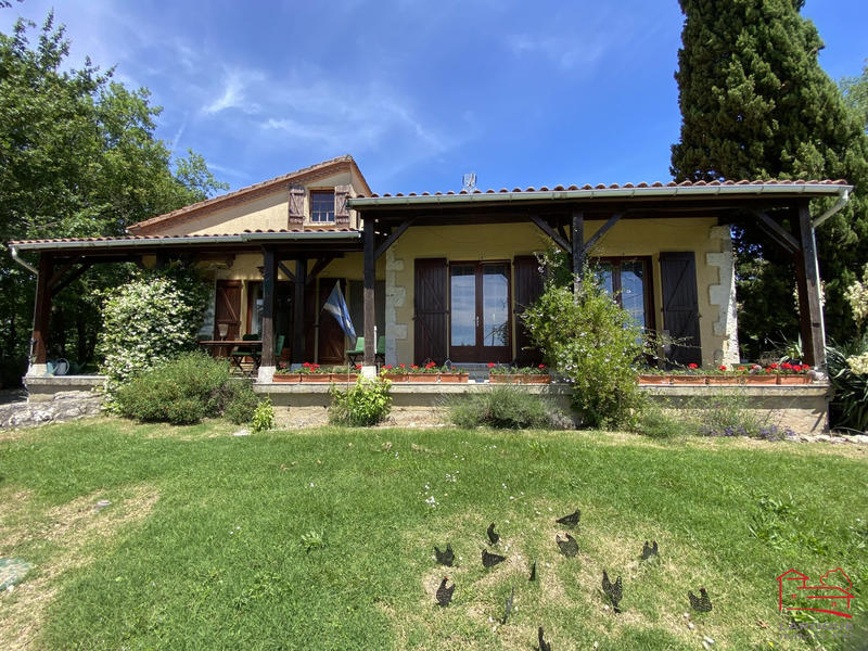 Maison - 170 m² - 8 pièces