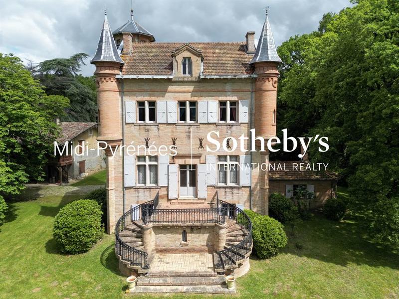Château - 302 m² - 8 pièces