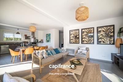 Maison - 96 m² - 5 pièces