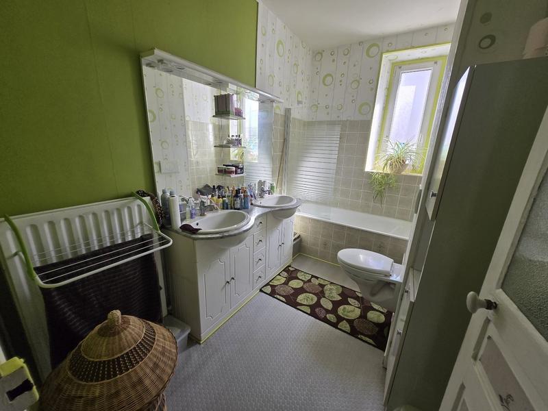 Maison - 166 m² - 8 pièces