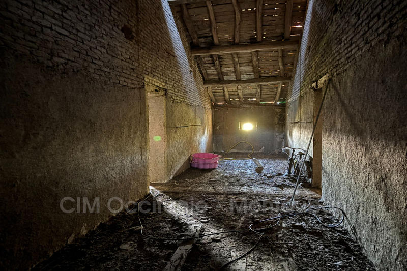 Maison - 650 m² - 4 pièces