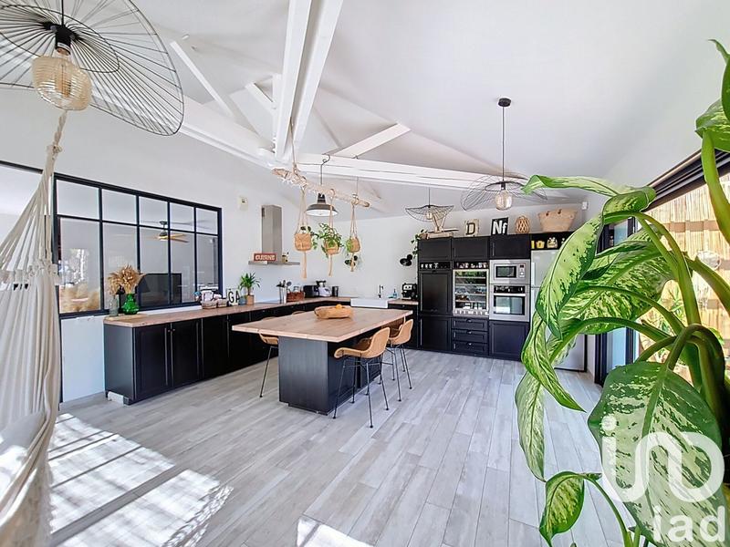 Maison - 176 m² - 8 pièces