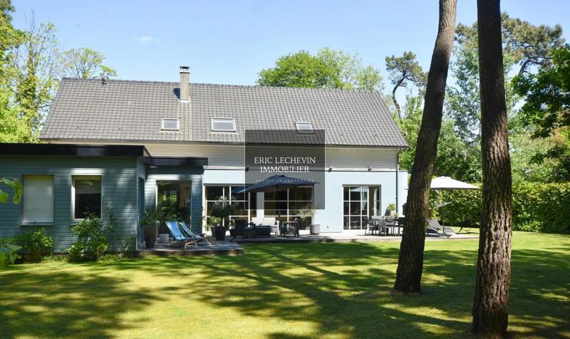 Villa - 265 m² - 8 pièces