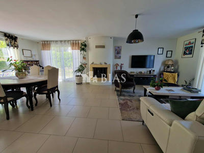 Maison - 218 m² - 8 pièces