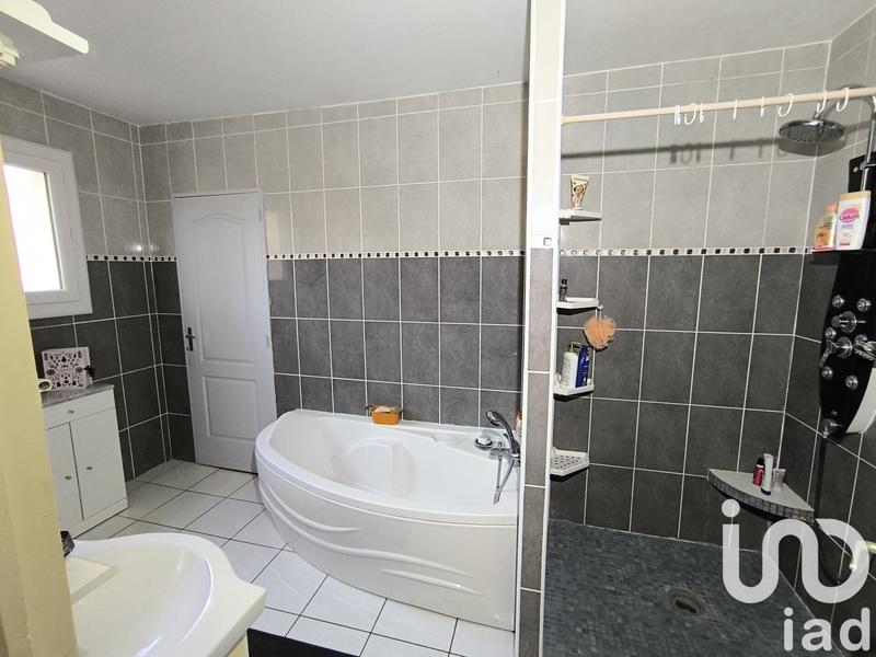 Maison - 230 m² - 9 pièces