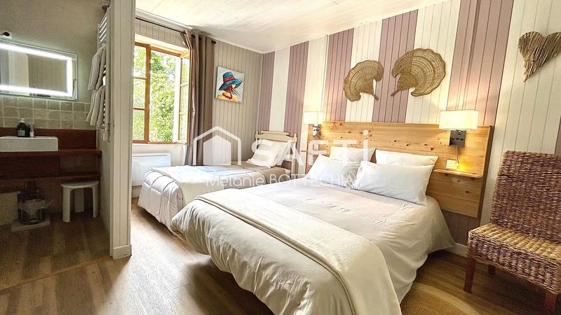 Maison - 264 m² - 10 pièces