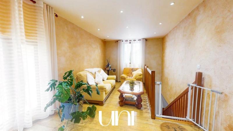 Maison - 214 m² - 6 pièces