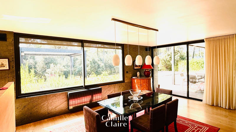 Maison - 240 m² - 5 pièces