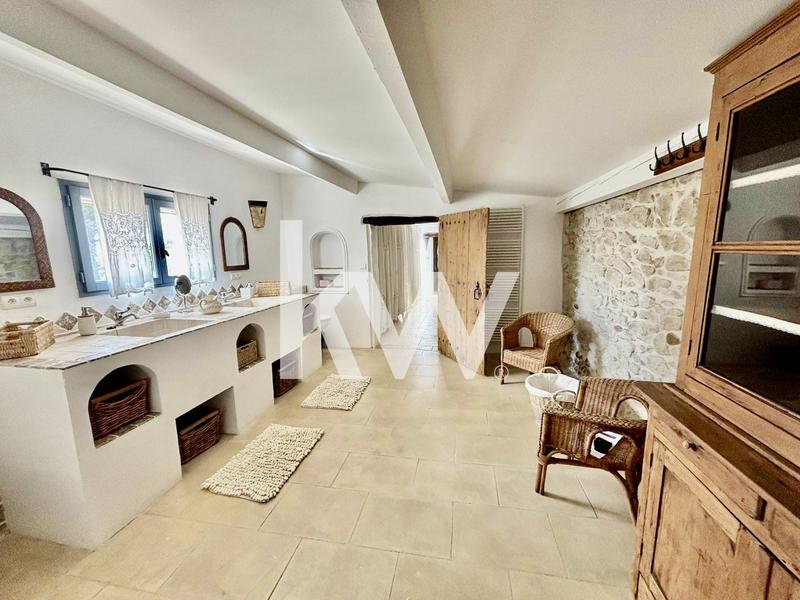 Maison - 300 m² - 11 pièces