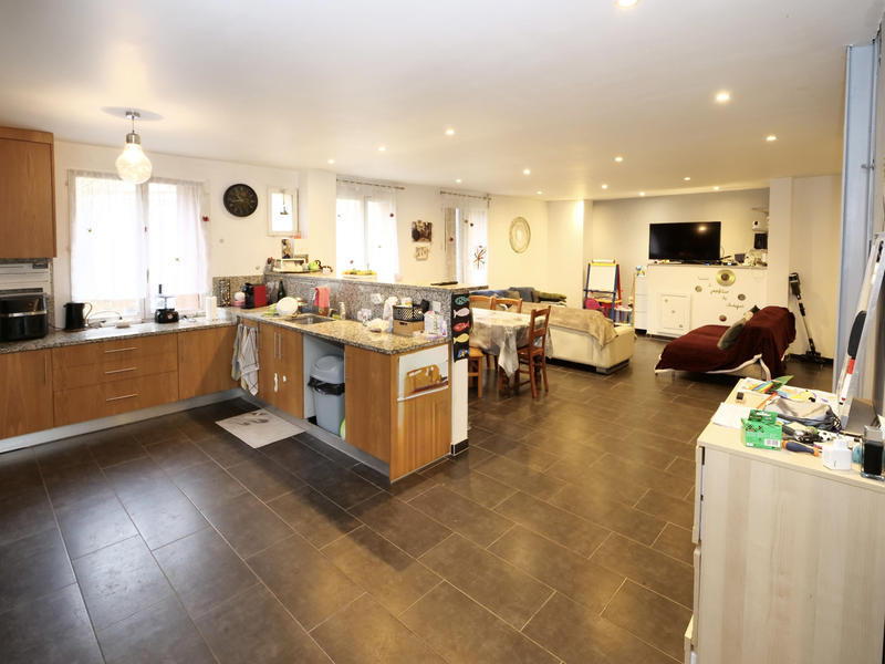 Maison - 184 m² - 9 pièces