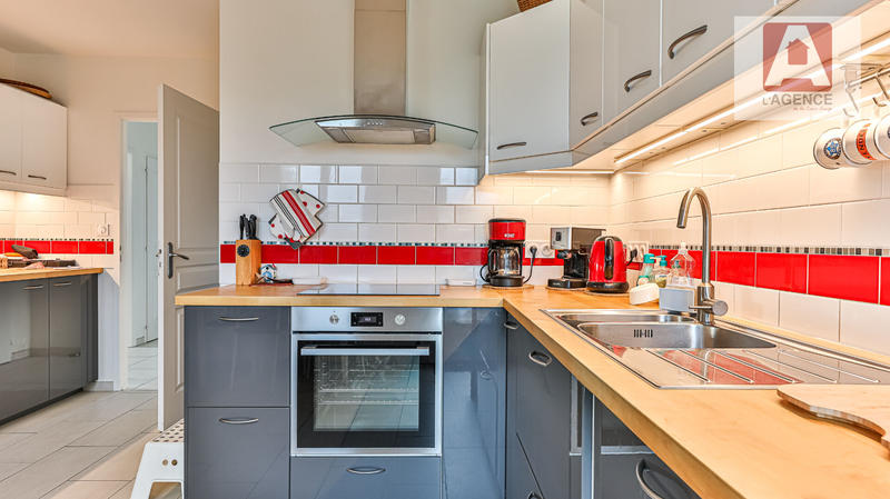 Maison - 180 m² - 7 pièces