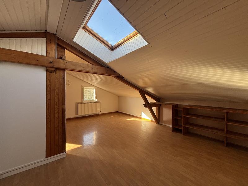 Maison traditionnelle - 145 m² - 8 pièces