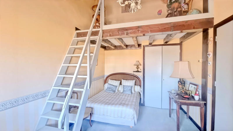 Maison - 295 m² - 6 pièces