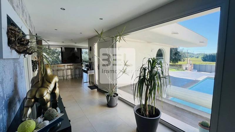 Villa - 258 m² - 8 pièces