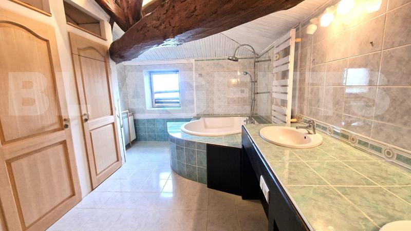 Maison - 230 m² - 7 pièces