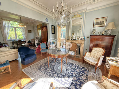 Maison bourgeoise - 232 m² - 11 pièces